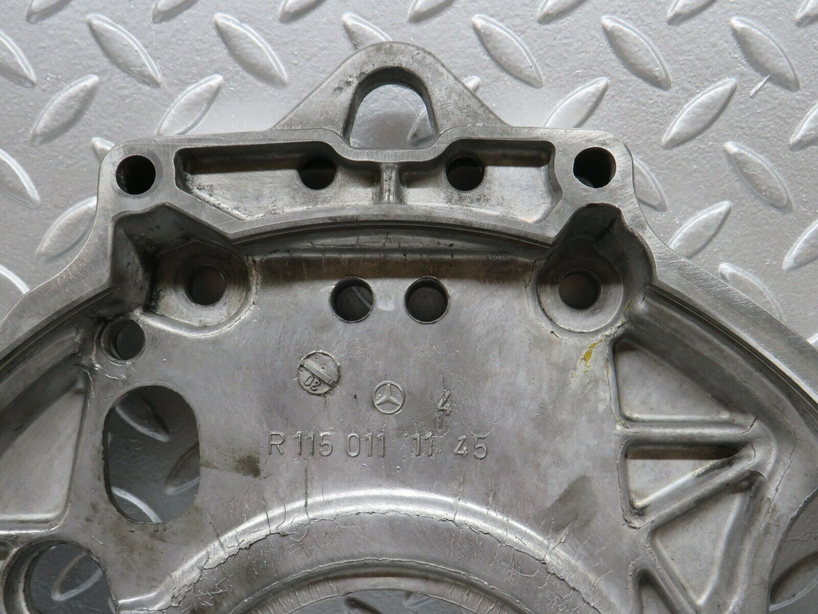 31141 Mercedes-Benz W123 200D Gearbox Flange 1150111145