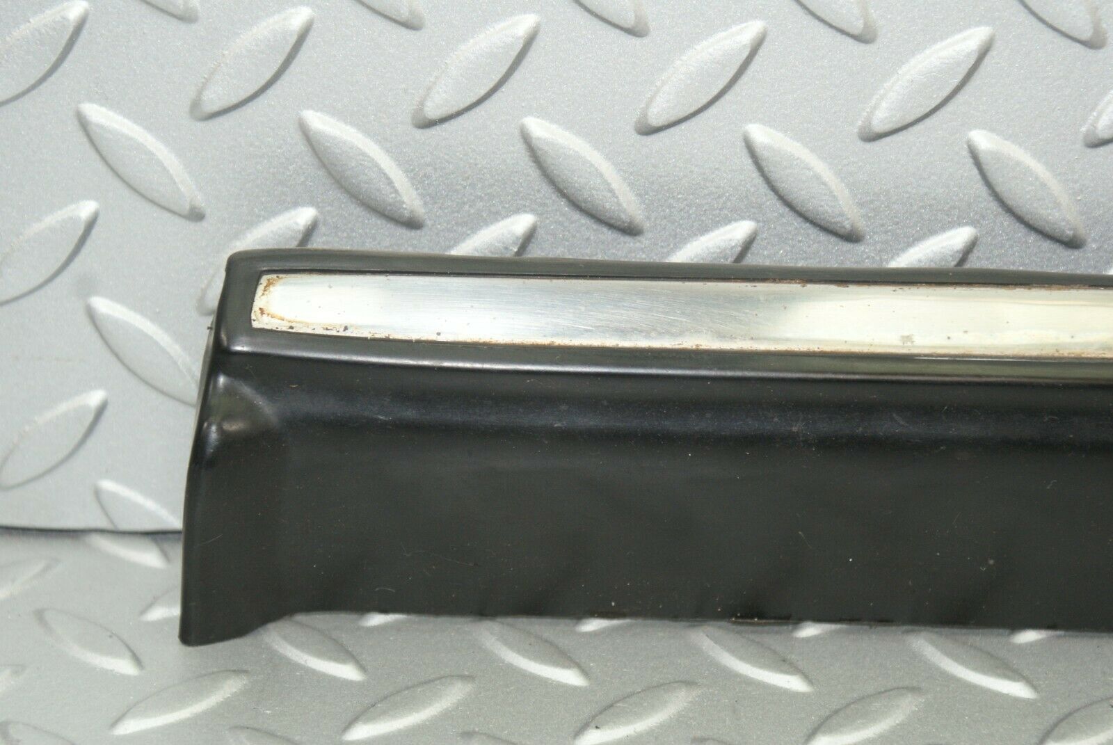 2833 Mercedes-Benz C123 280CE Coupe Front Right Fender Wing Lower Trim