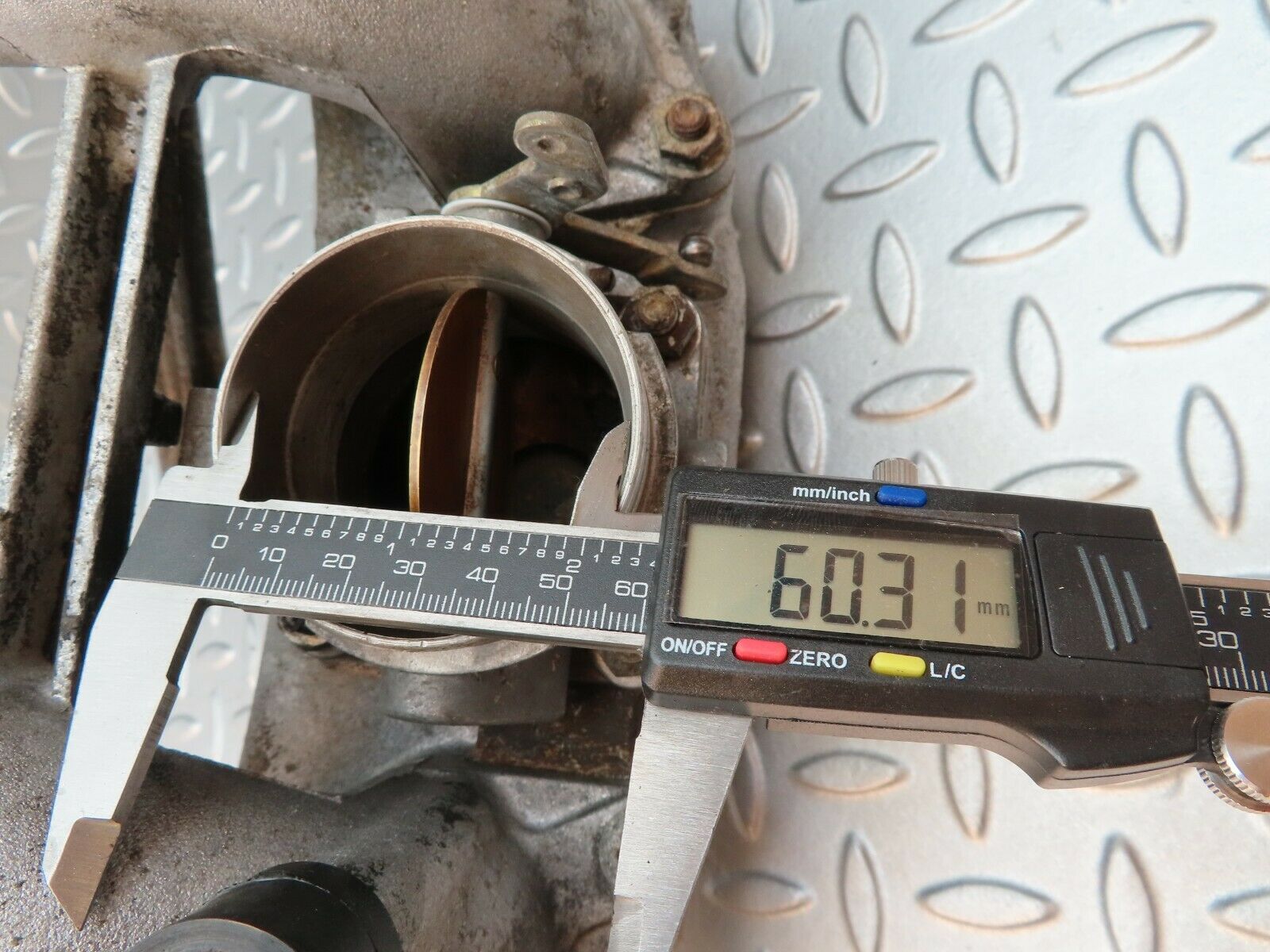 4426 Mercedes-Benz W123 230E Intake Manifold 1021410301