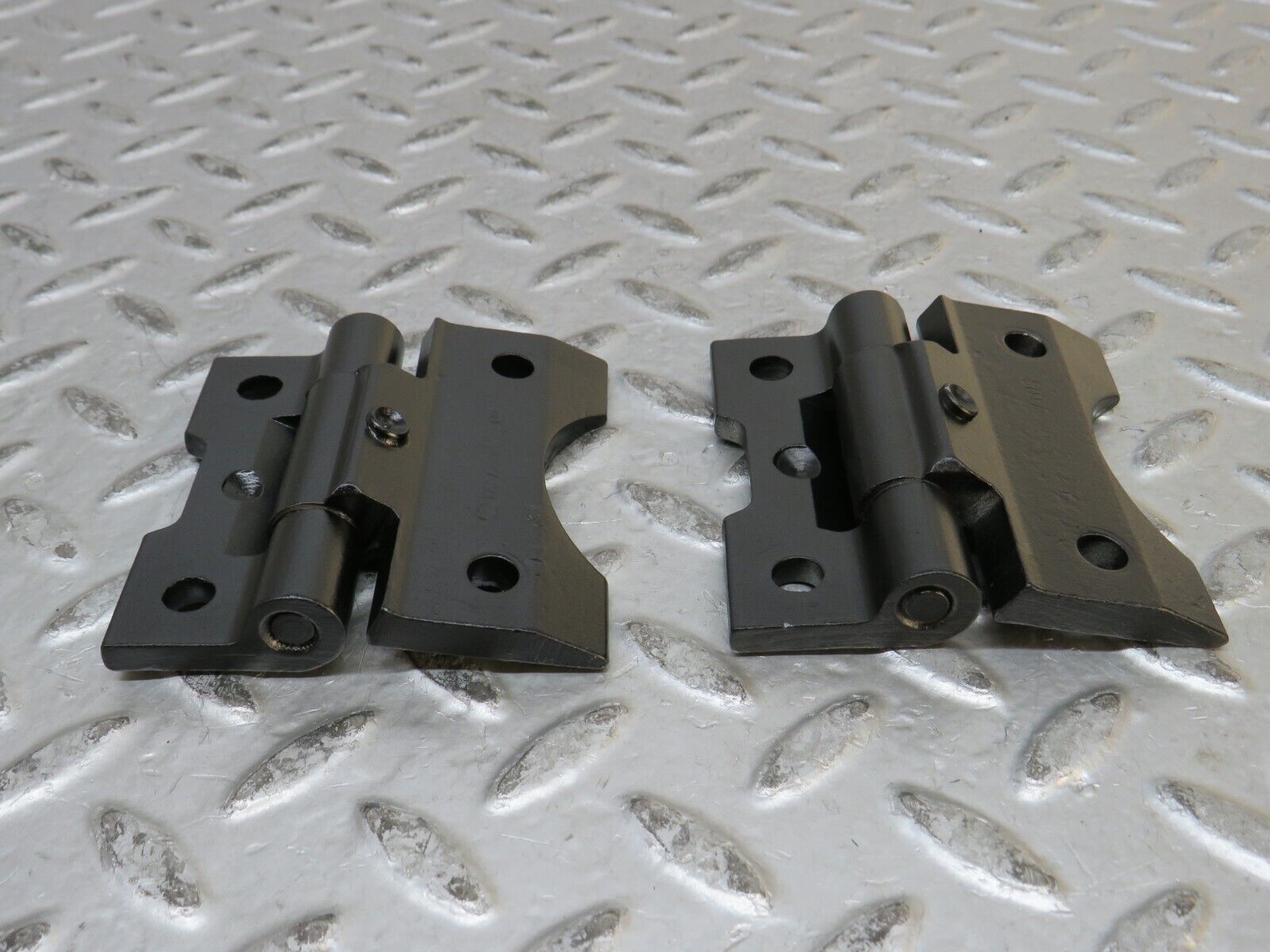 28785 Mercedes-Benz W123 230E Door Hinge Pair 1237200037