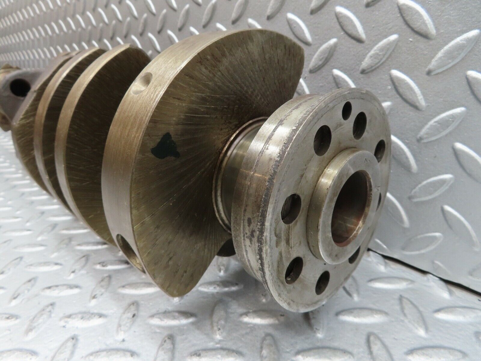 16774 Mercedes-Benz C107 380SLC Crankshaft 1160311001