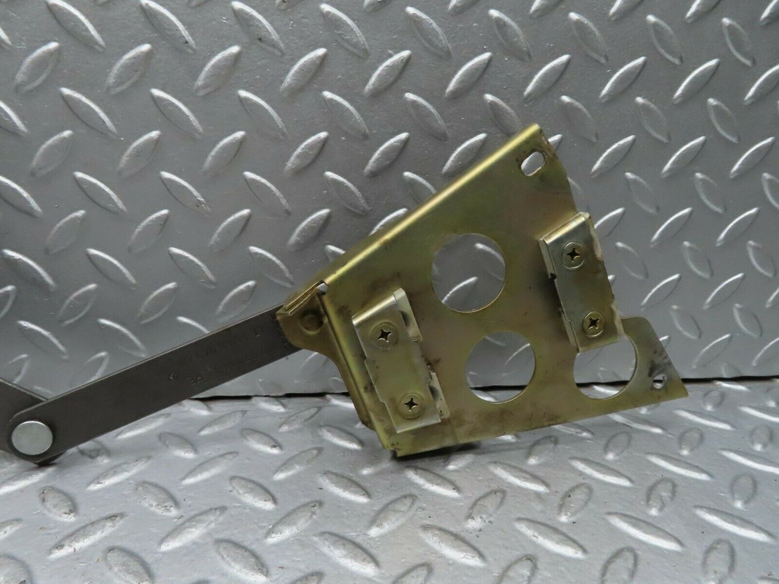 16640 Mercedes-Benz C107 380SLC Rear Right Power Window Regulator 1076701003