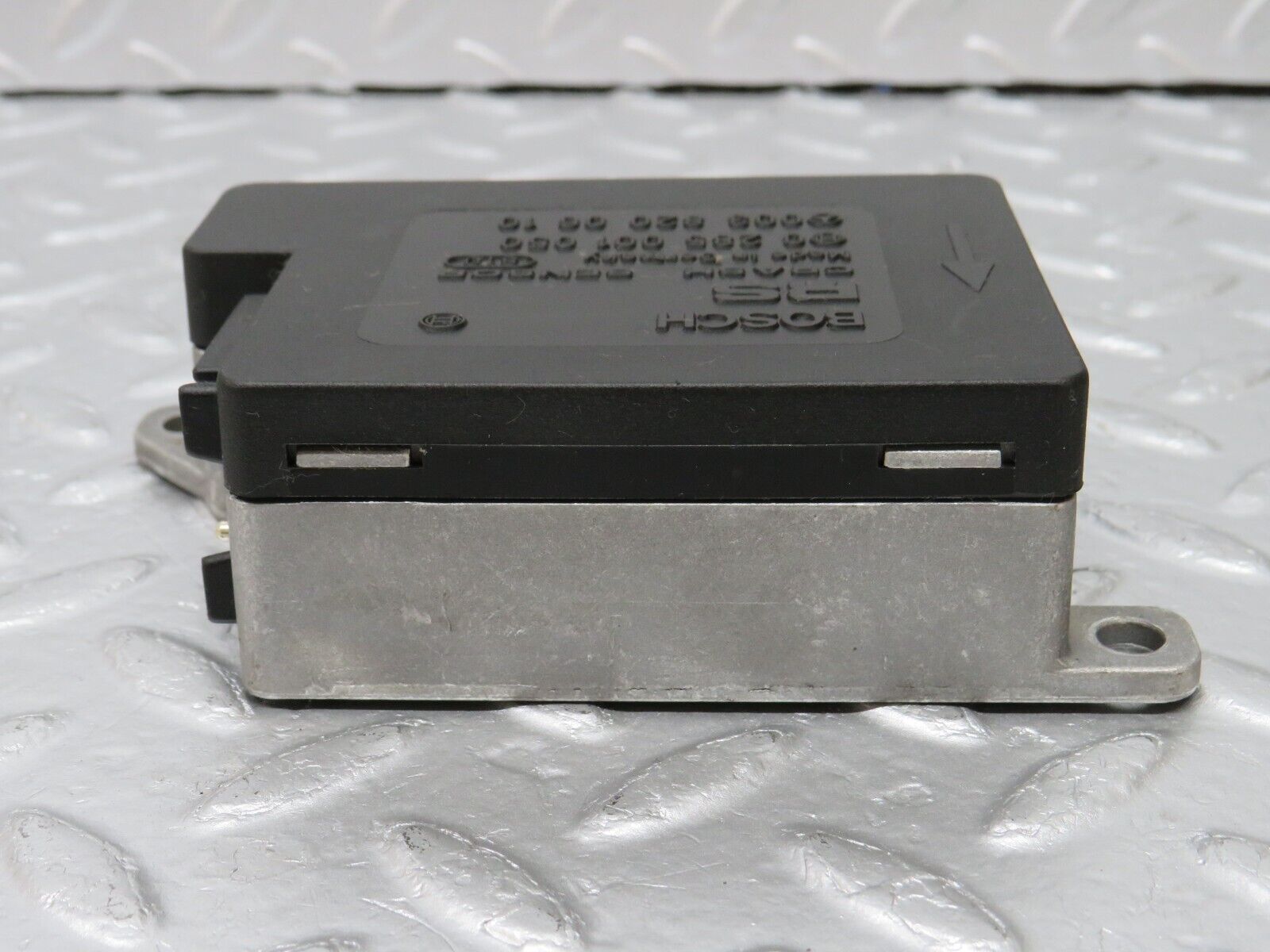 34068 Mercedes-Benz W124 260E Crash Sensor 0038200610 0285001050