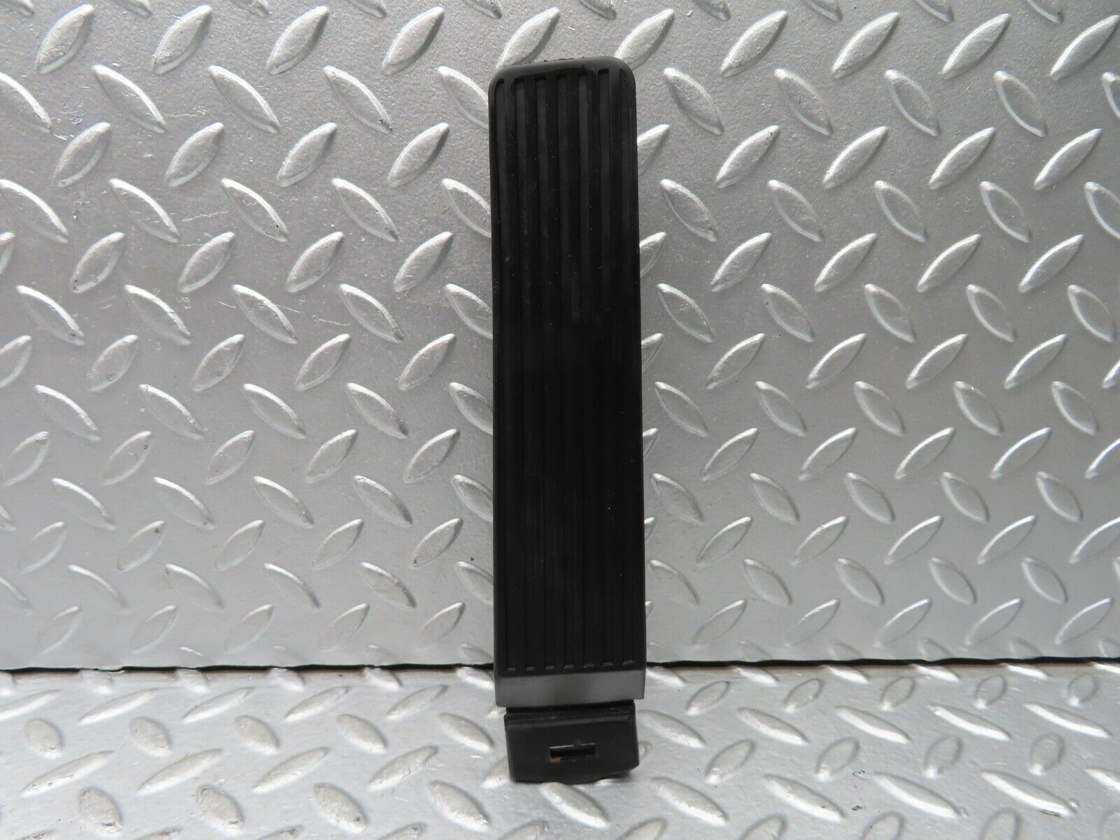 21187 Mercedes-Benz W123 230E Accelerator Pedal With Rubber 1233010082