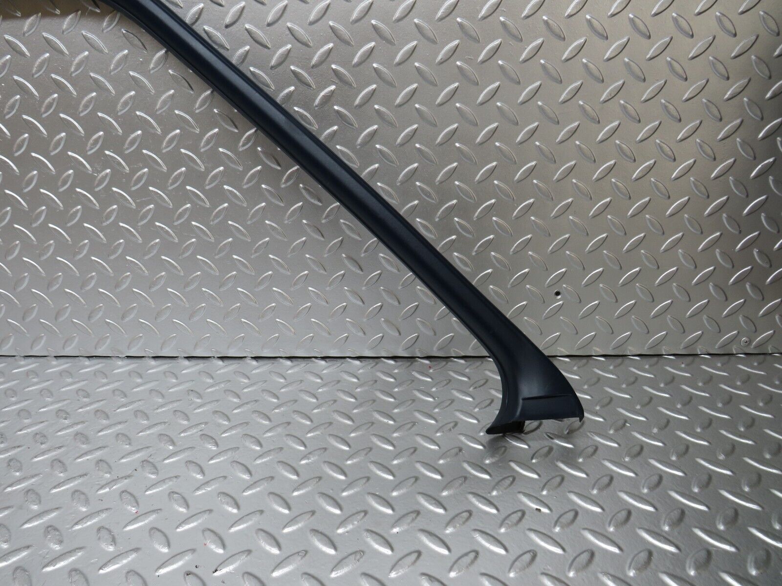 24976 Mercedes-Benz W140 SEL320 LWB Rear Right Door Window Trim 1407304862