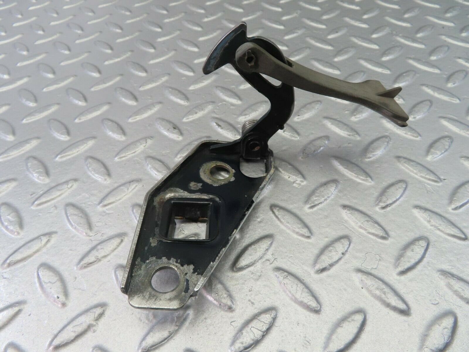 10528 Mercedes-Benz W201 190E Bonnet Safety Catch 2018800560