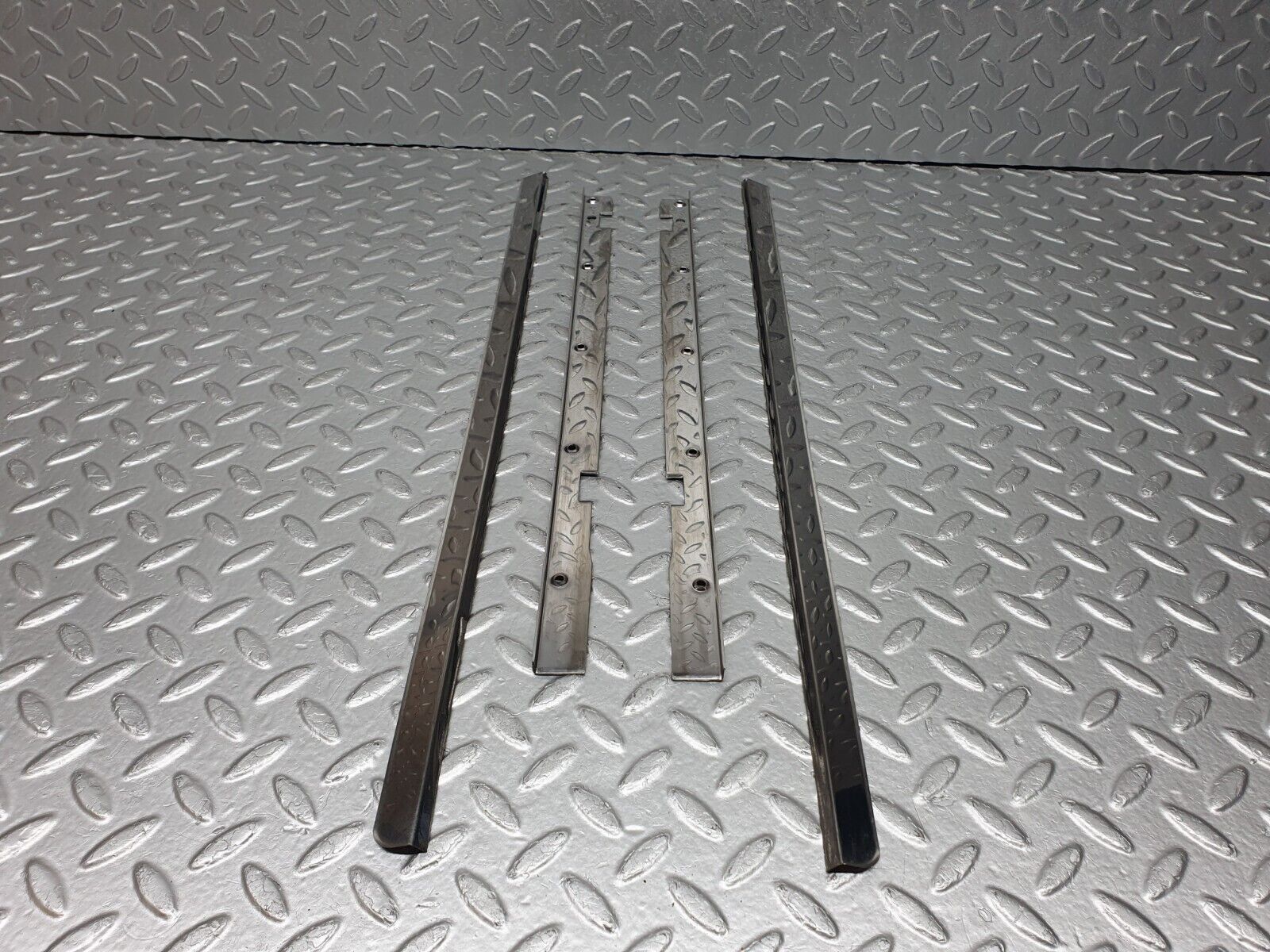 41058 Mercedes-Benz W126 300SE Sunroof Chrome Trim Set