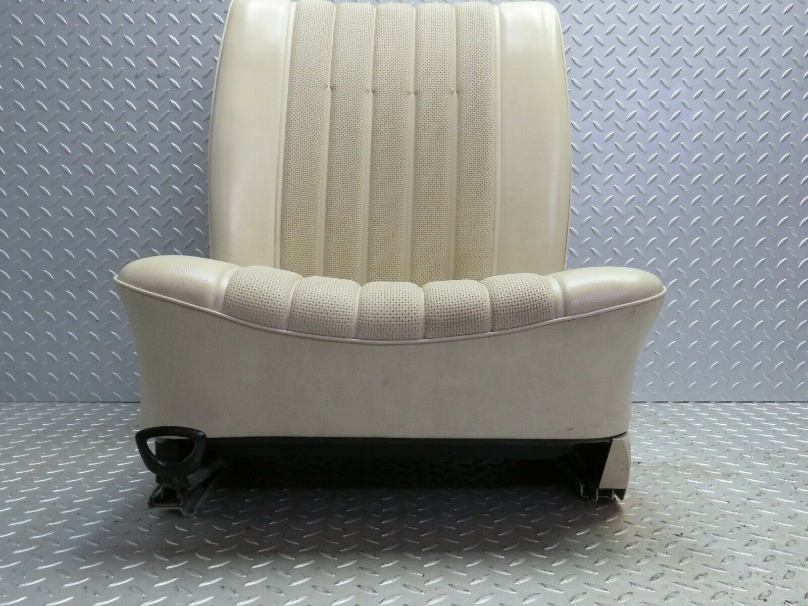 23428 Mercedes-Benz W114 280E Front Left Seat Cream Leather