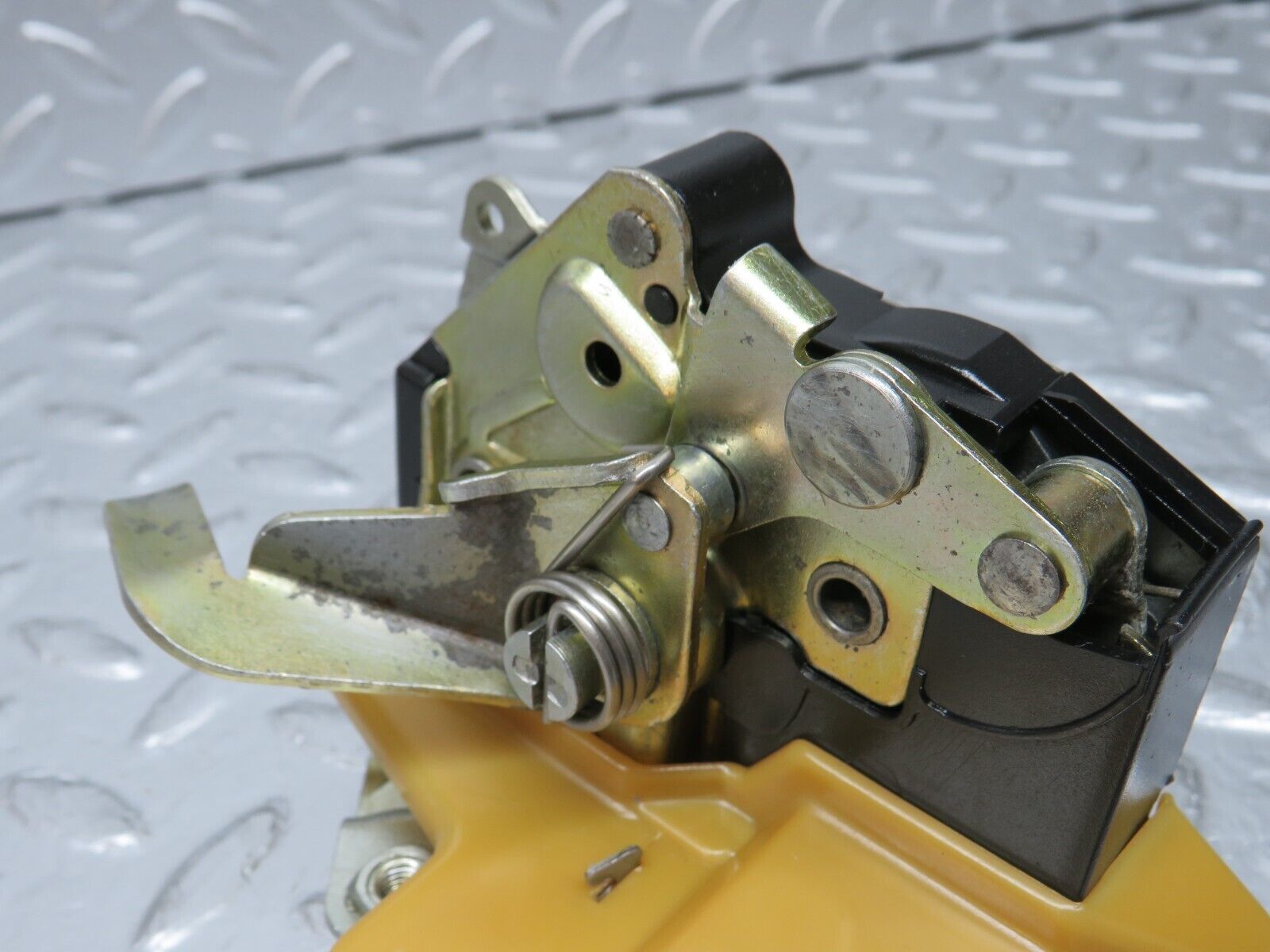 32454 Mercedes-Benz S124 300TE Wagon Rear Right Door Lock Mechanism