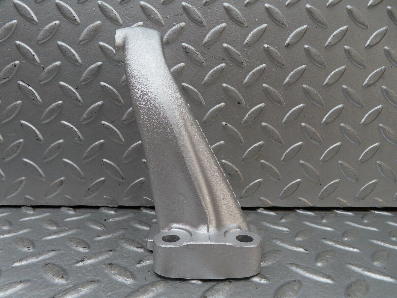 19136 Mercedes-Benz W123 300D Engine Mount Bracket Left Side 6152231104