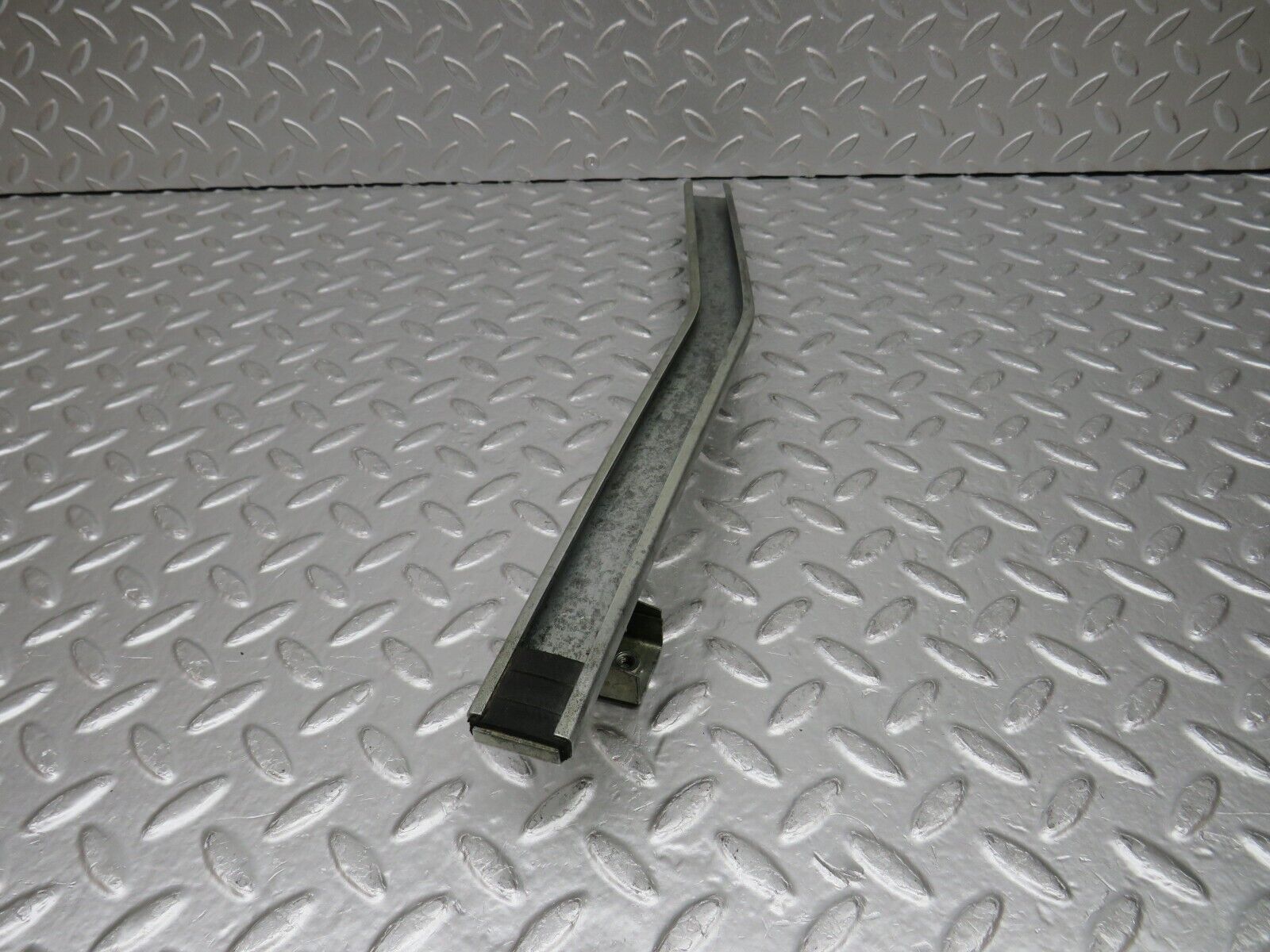 0756 Mercedes-Benz C107 350SLC Coupe Rear Left Window Channel