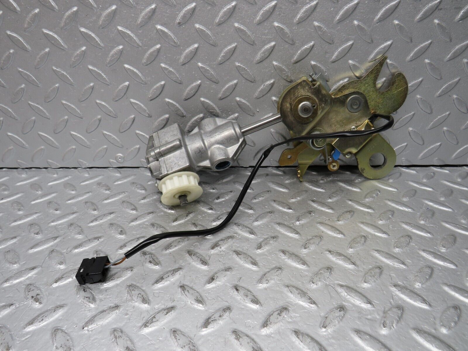 36846 Mercedes-Benz R129 300SL-24 Front Left Seat Recline Mechanism 1299101161