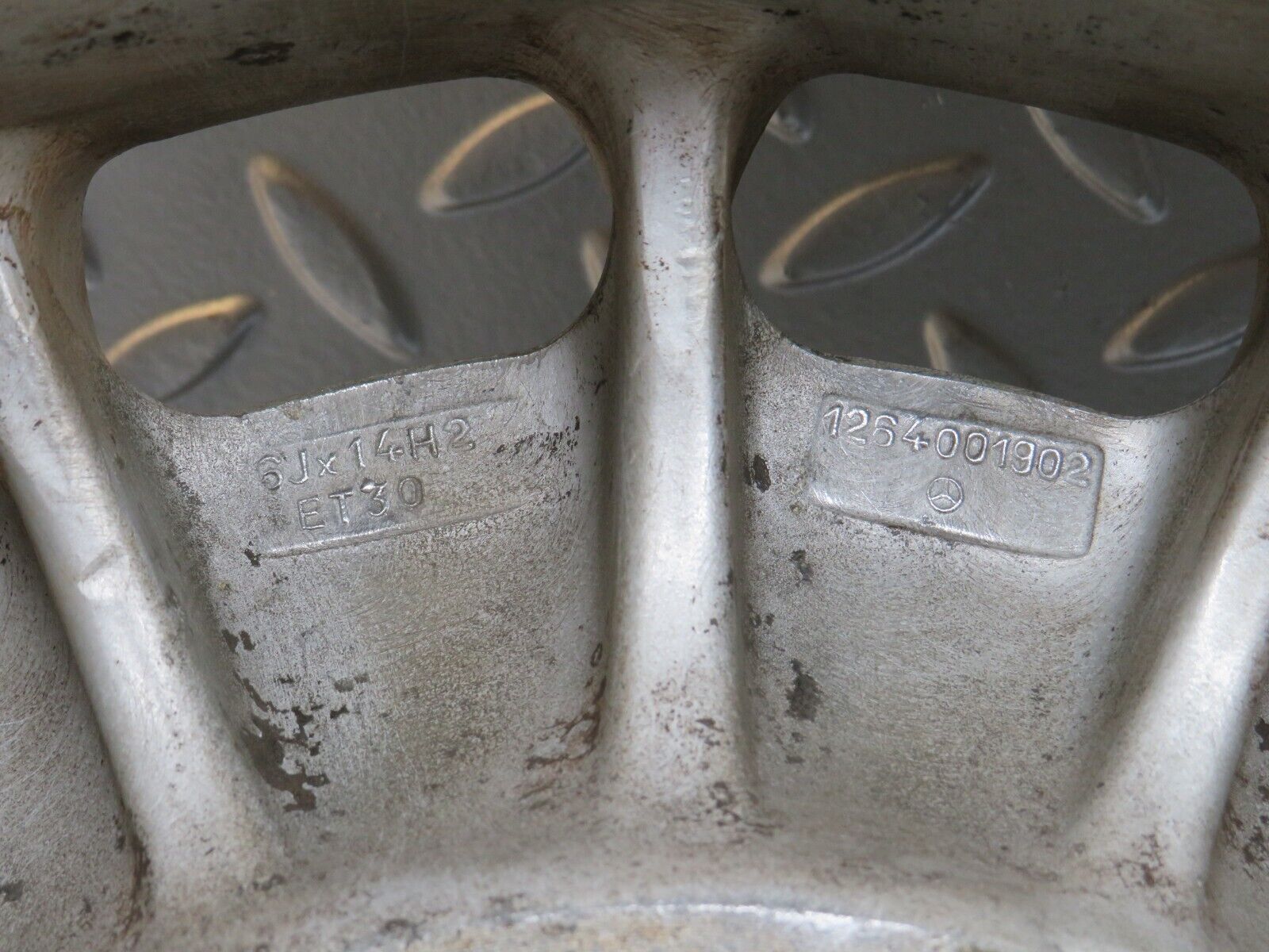 27480 Mercedes-Benz W123 Alloy Wheel Set Mexican Hat 6Jx14H2 ET30 1264001902