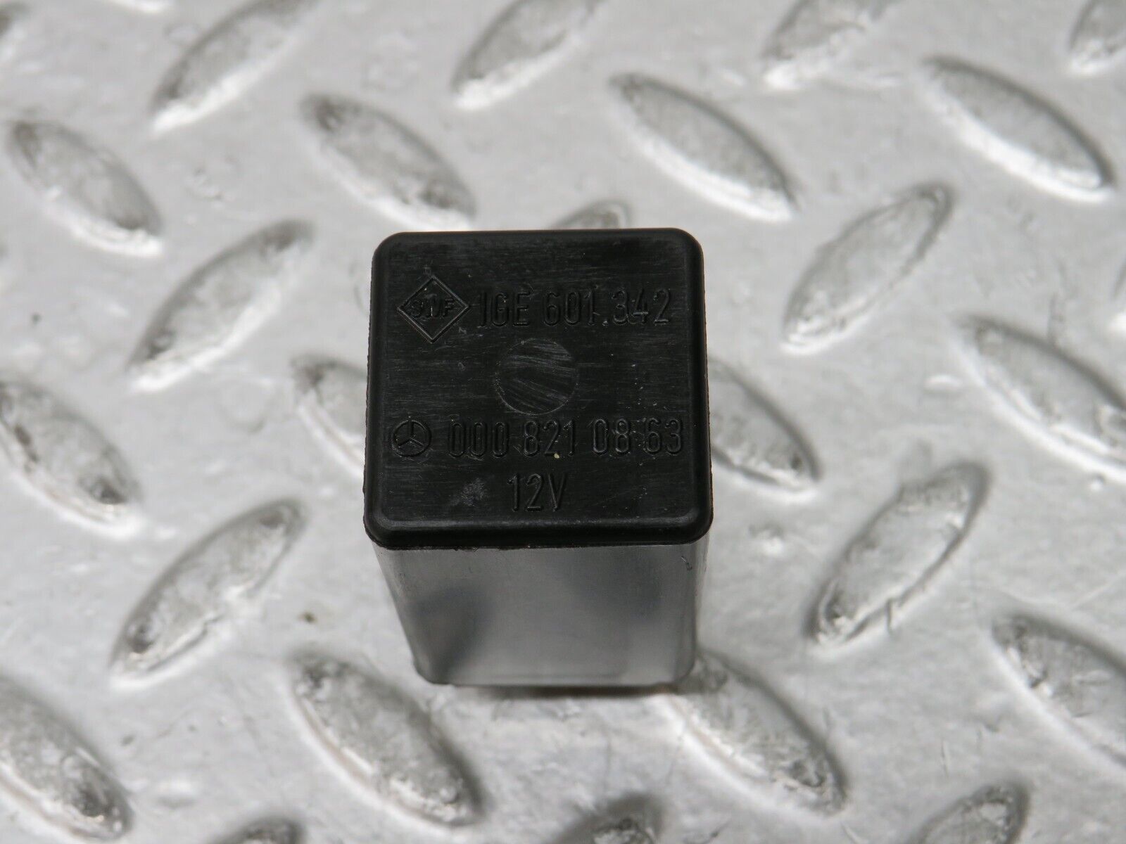 28672 Mercedes-Benz W123 230E Intermittent Wiper Relay 0008210863