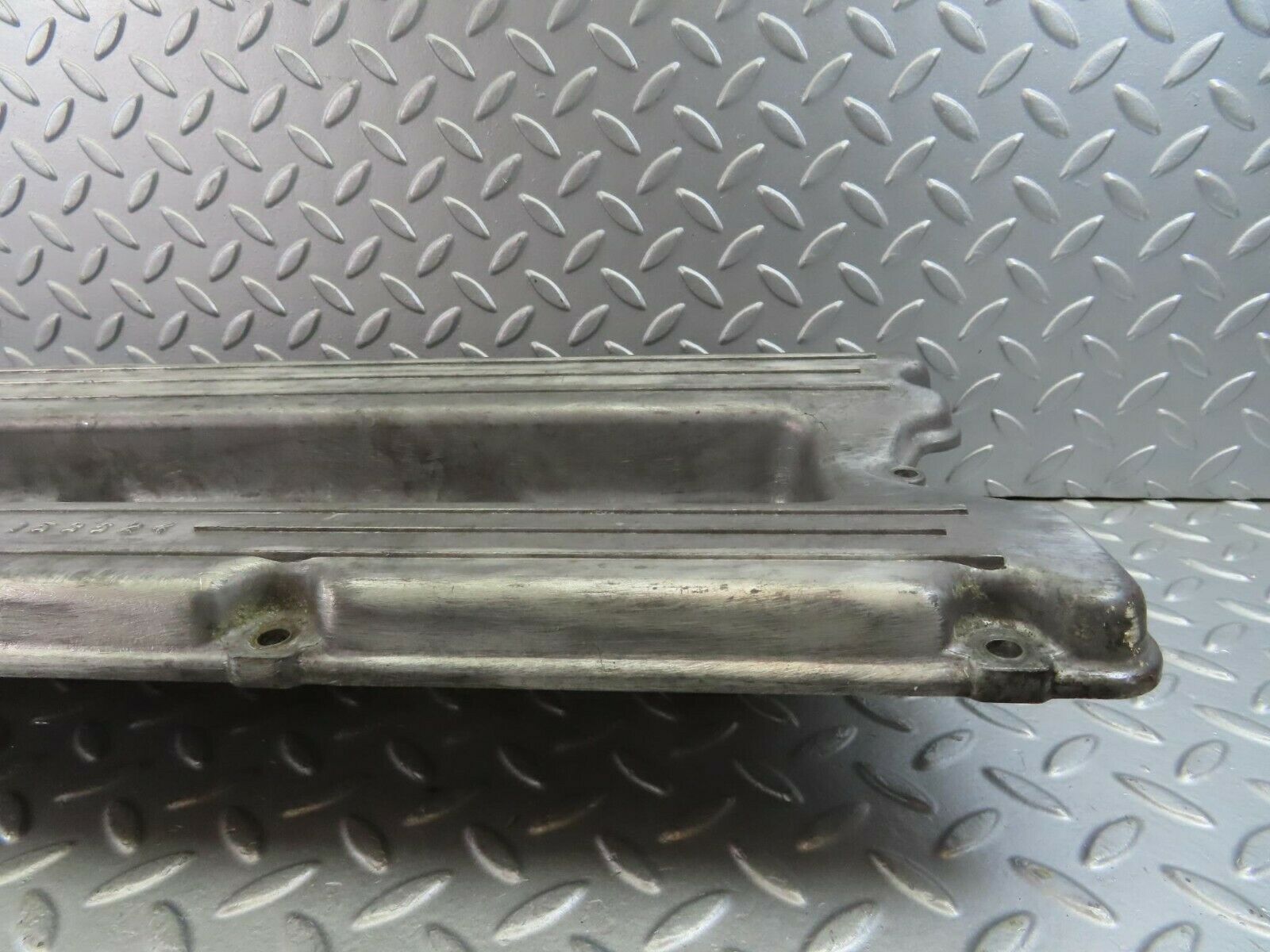 10187 Mercedes-Benz C123 280CE Coupe Cylinder Head Valve Cover 1100160905