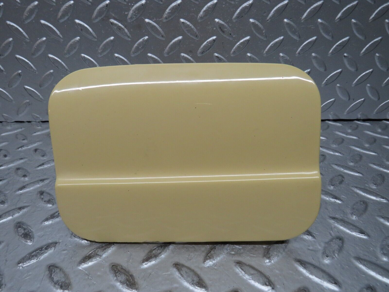 28744 Mercedes-Benz W123 230E Fuel Tank Flap Cap 1235840039