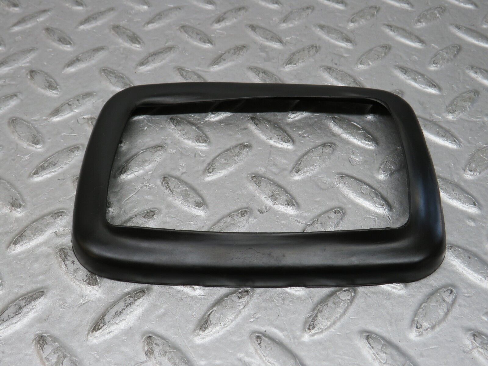 37403 Mercedes-Benz W109 300SEL Gear Selector Surround Rubber