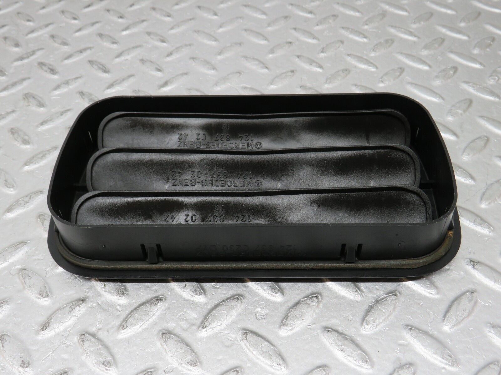 37999 Mercedes-Benz A124 320E Cabriolet Air Intake Vent 1248370230 1248370242