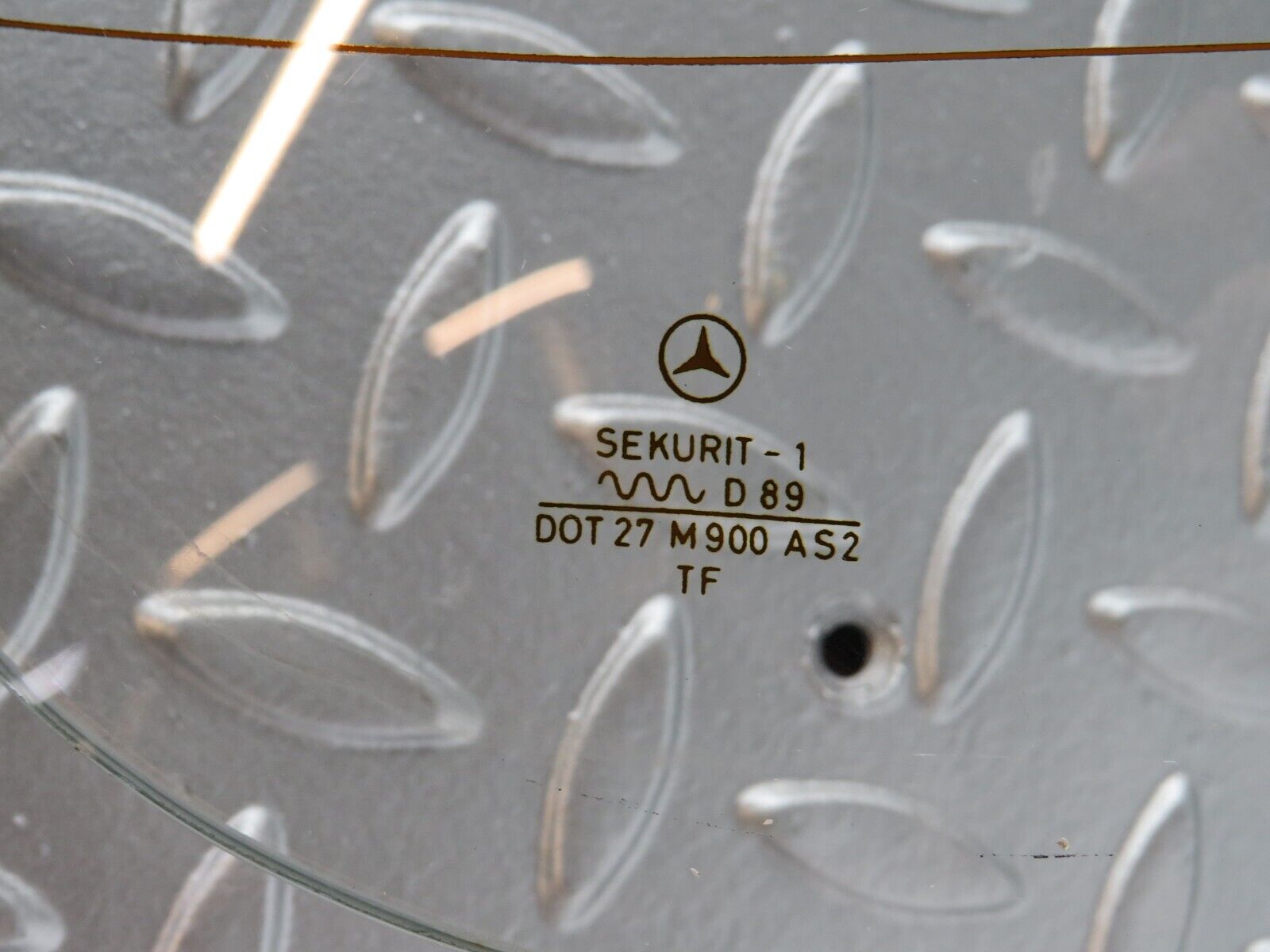 31104 Mercedes-Benz W123 200D Rear Heated Windscreen