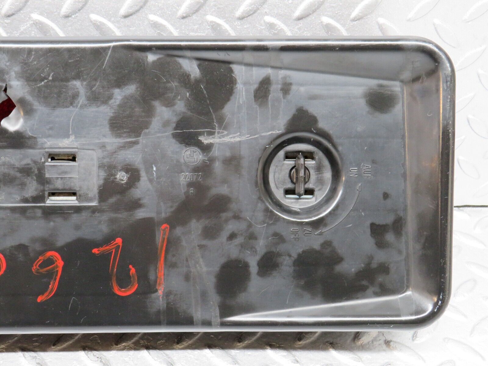 36191 Mercedes-Benz W126 420SE Tail Light & Bulb Holder Right Side 22072