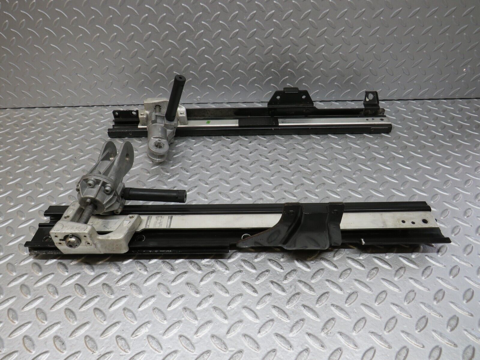 36844 Mercedes-Benz R129 300SL-24 Front Left Seat Rail 2x 1298200707 1298202107 1136201030 1136201020