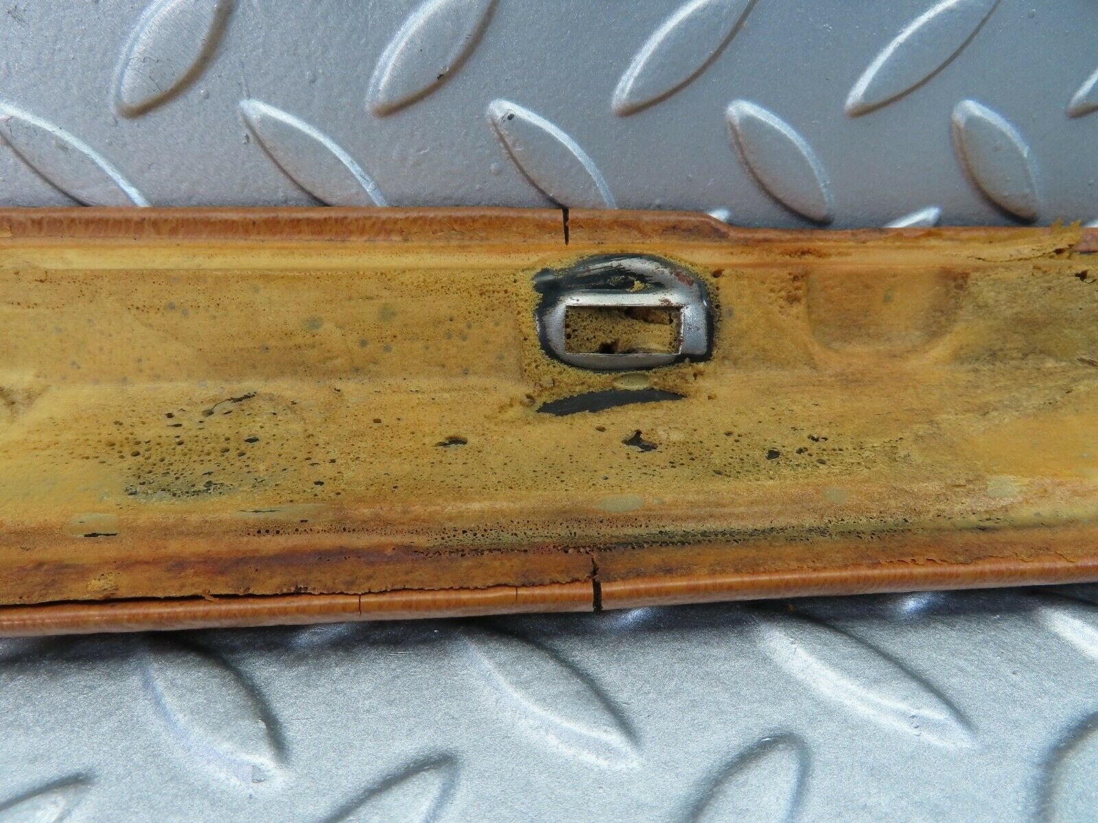 7838 Mercedes-Benz W115 220D Front Right Upper Door Panel