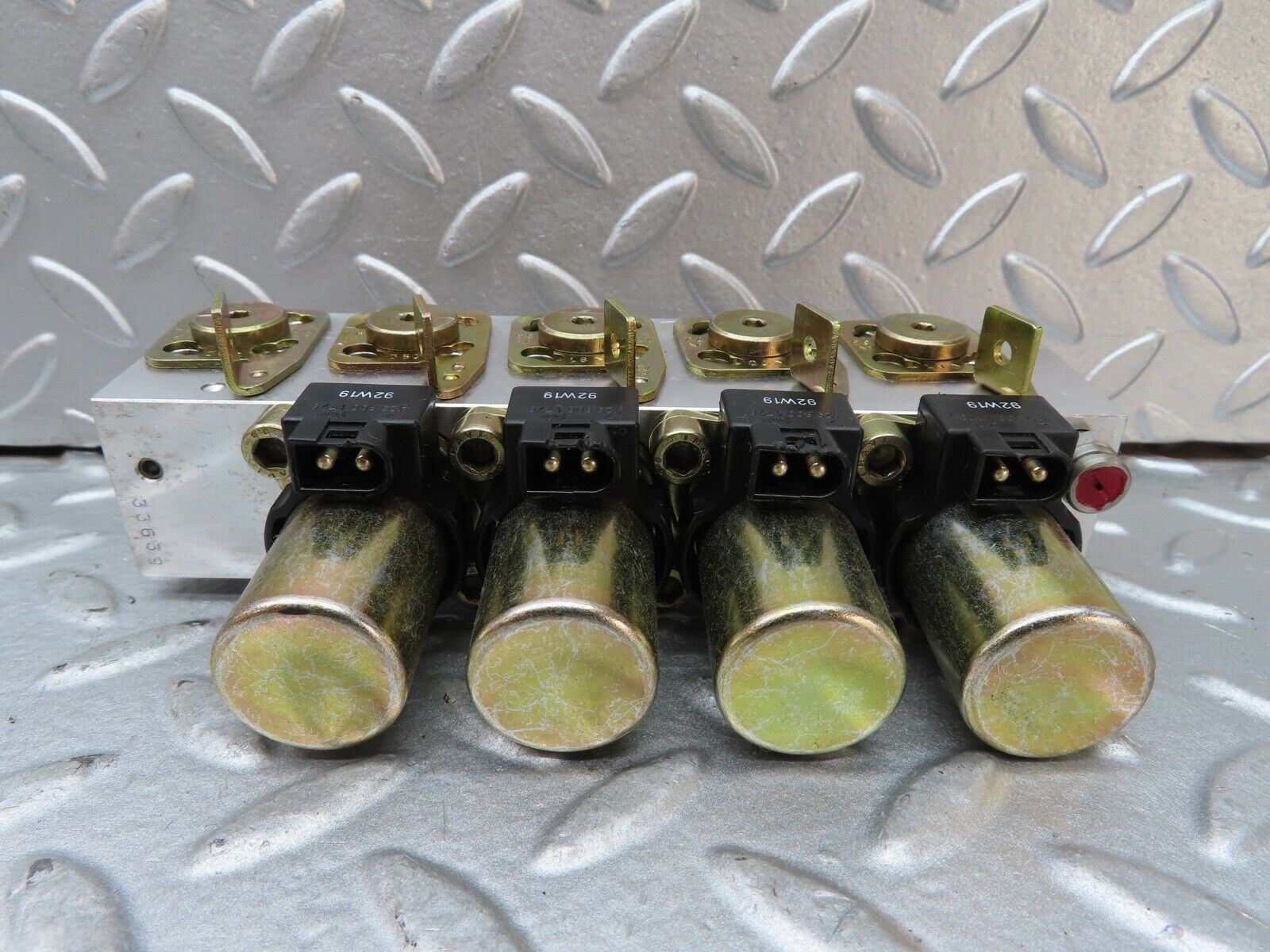 17473 Mercedes-Benz R129 300SL Coupe Soft Top Hydraulic Valve Block Left Side