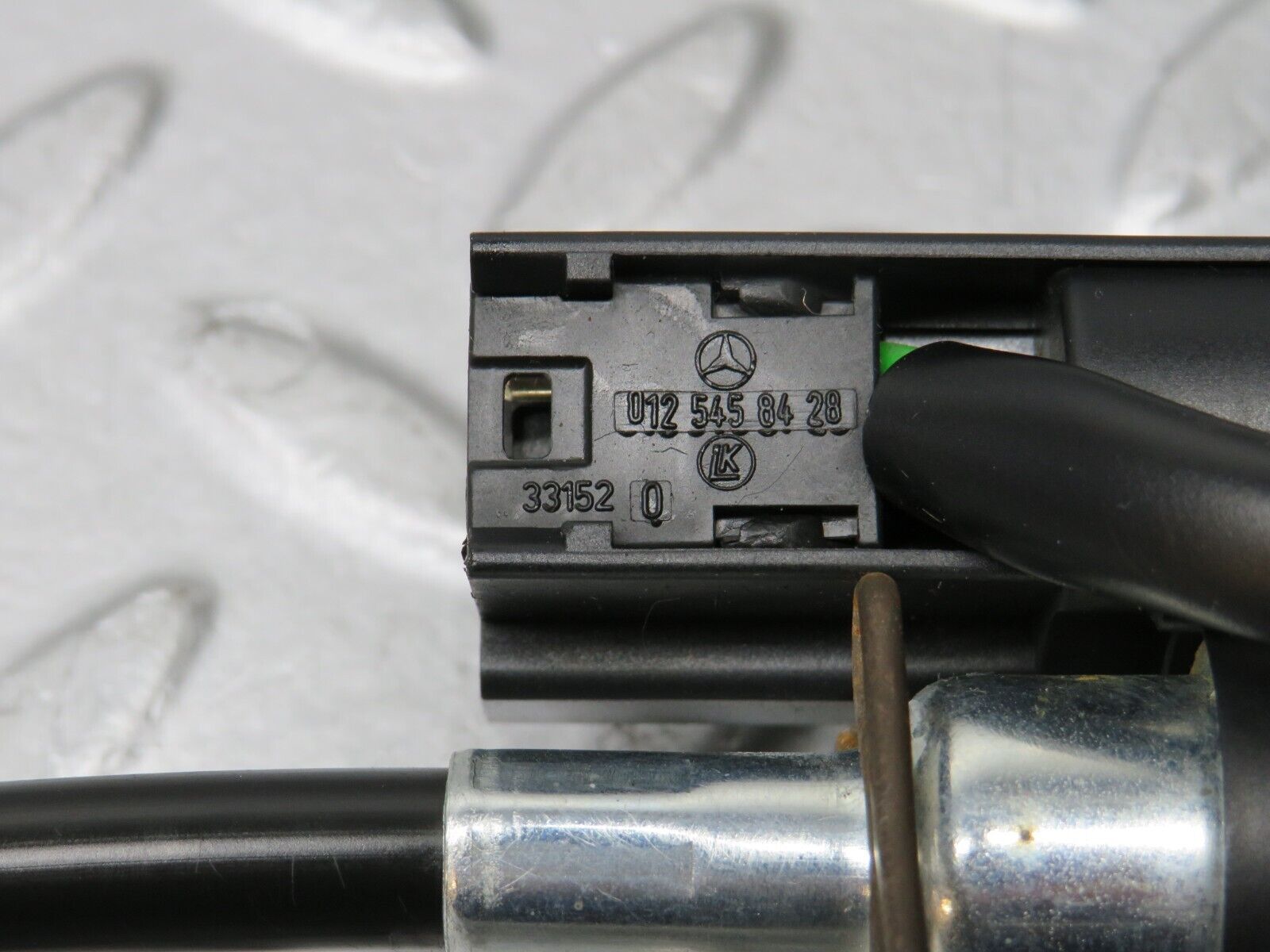 36851 Mercedes-Benz R129 300SL-24 Front Left Seat Adjustment Motor Bosch 1298200742 0390206653