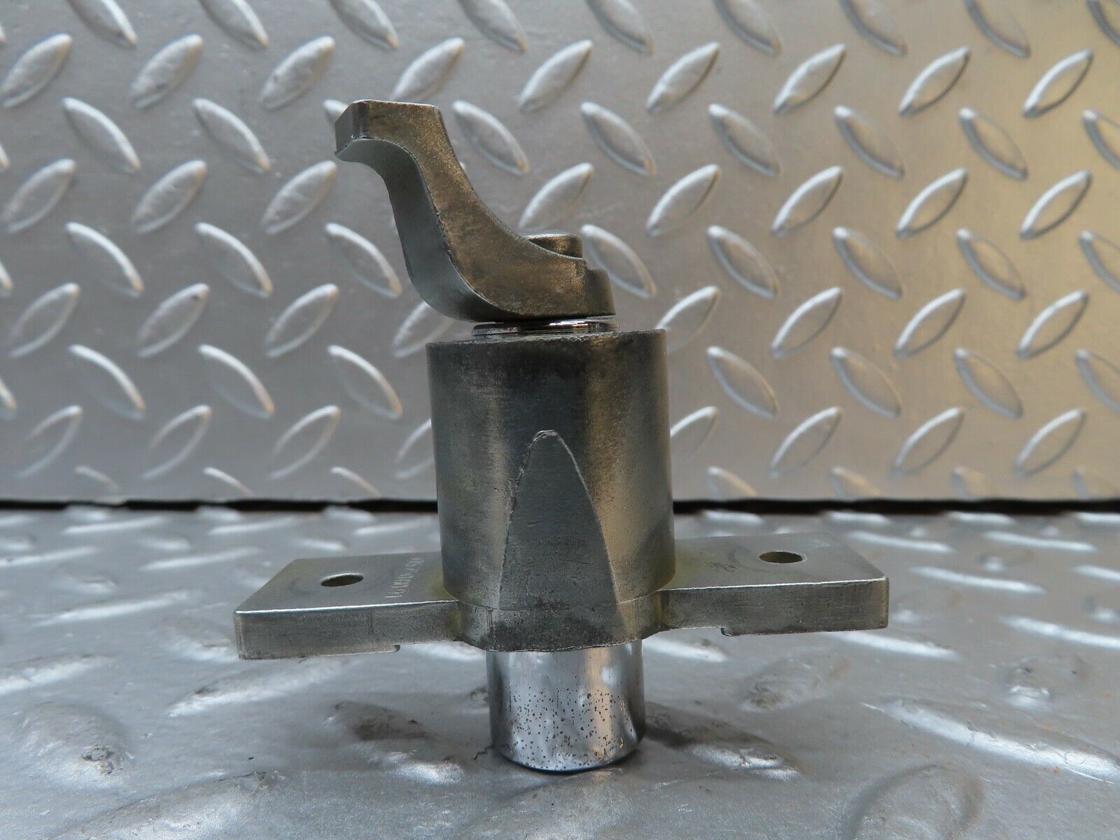 20834 Mercedes-Benz W114 250CE Coupe Trunk Lock No Key 1157500091