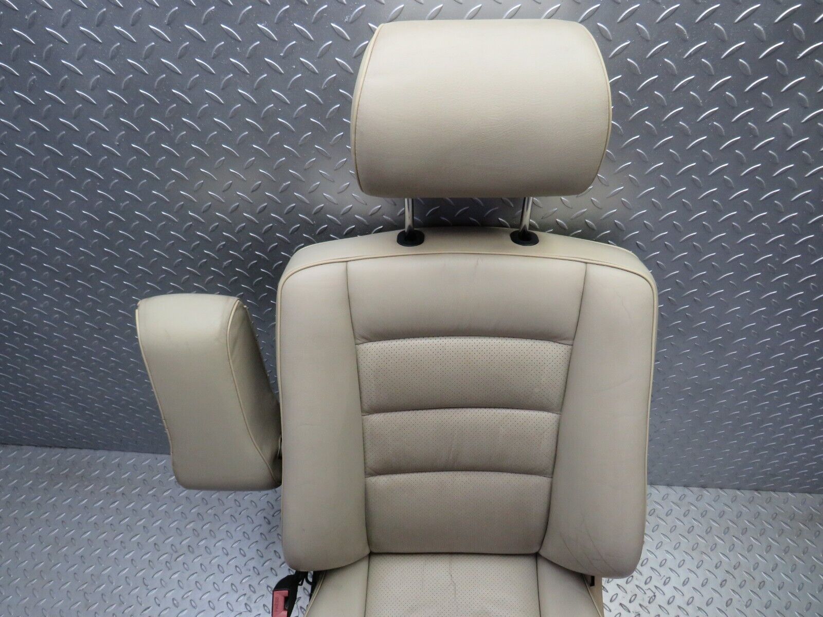 26617 Mercedes-Benz C124 220CE Coupe Front Left Seat Leather Beige