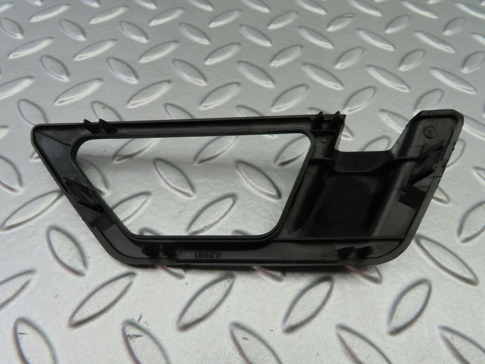 6432 Mercedes-Benz S124 E220 Wagon Door Opener Frame Front Right