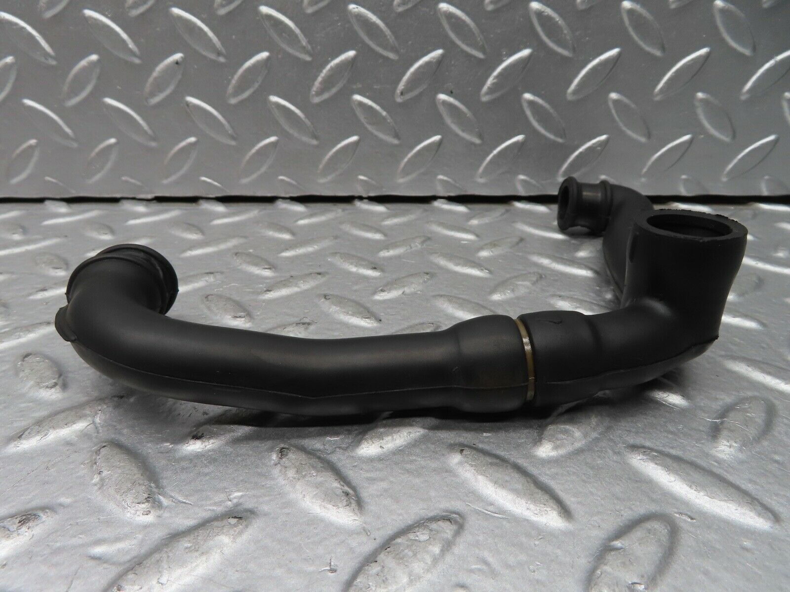 21219 Mercedes-Benz W123 230E Air Intake Pipe 1020941682