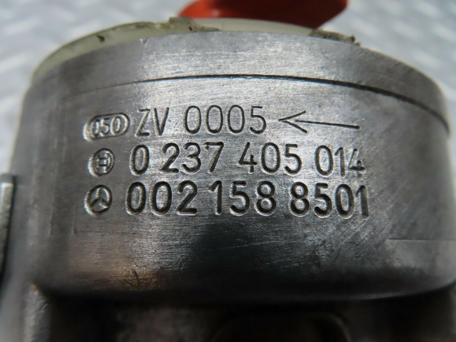 16665 Mercedes-Benz C107 380SLC Ignition Distributor Bosch 0237405014