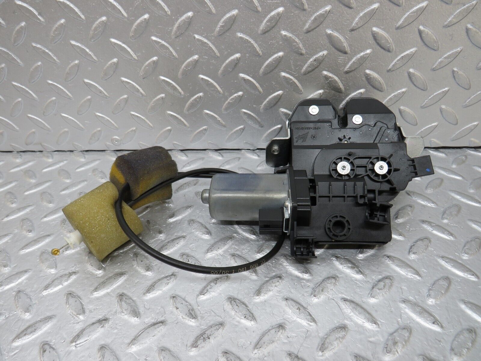 35302 Mercedes-Benz W221 Trunk Lock 2217500085