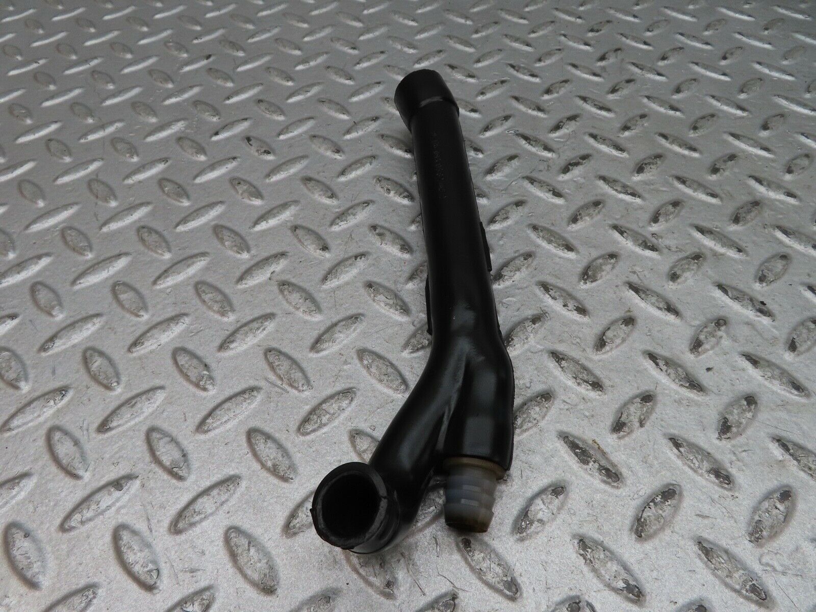 17868 Mercedes-Benz W116 450SEL Air Intake Breather Hose 1160940682