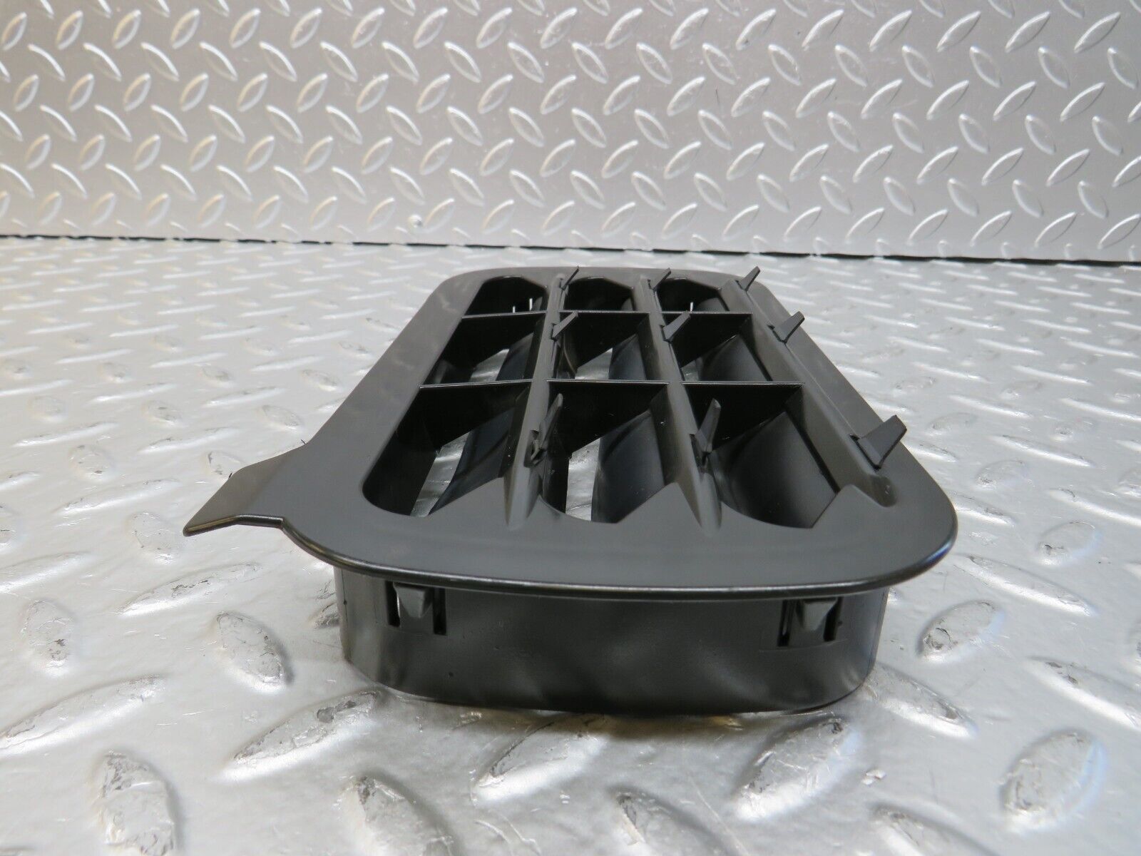 25727 Mercedes-Benz W124 280E Rear Air Intake Vent Right 1248370230