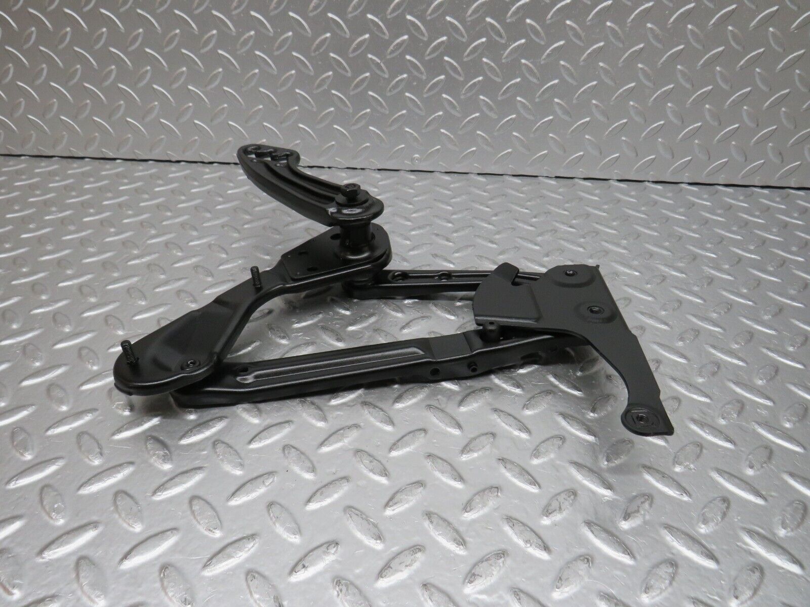 31440 Mercedes-Benz S124 220TE Wagon Bonnet Hinge Right Side 1298870274