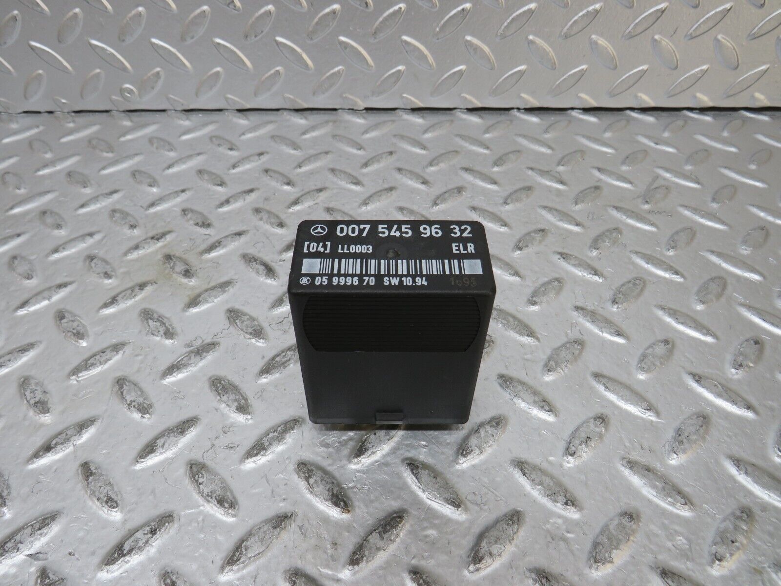 27545 Mercedes-Benz S124 300TE Wagon Idle Control Relay 0075459632