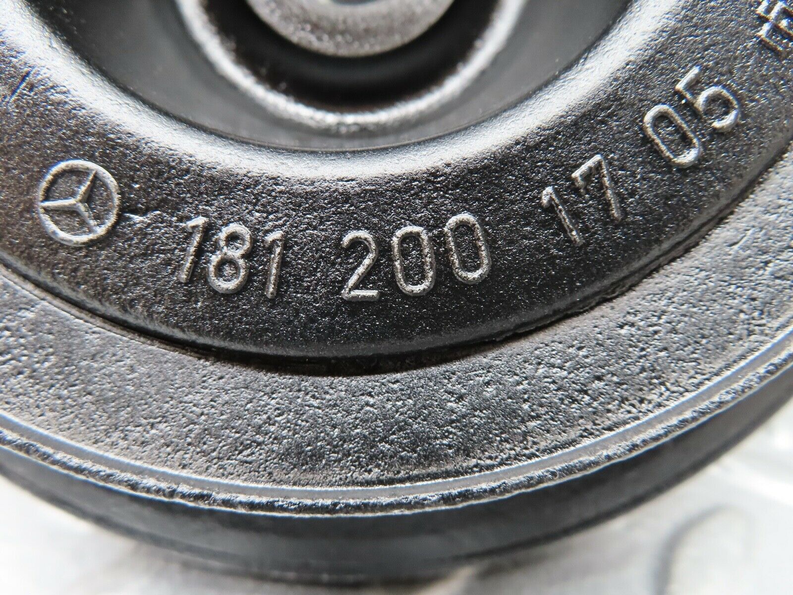 18539 Mercedes-Benz W136 170V Crankshaft Pulley 1812001705