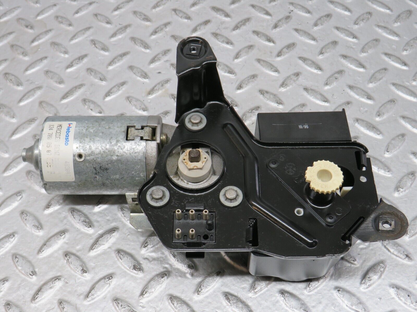 27660 Mercedes-Benz S124 300TE Wagon Sunroof Motor Webasto 1247800507