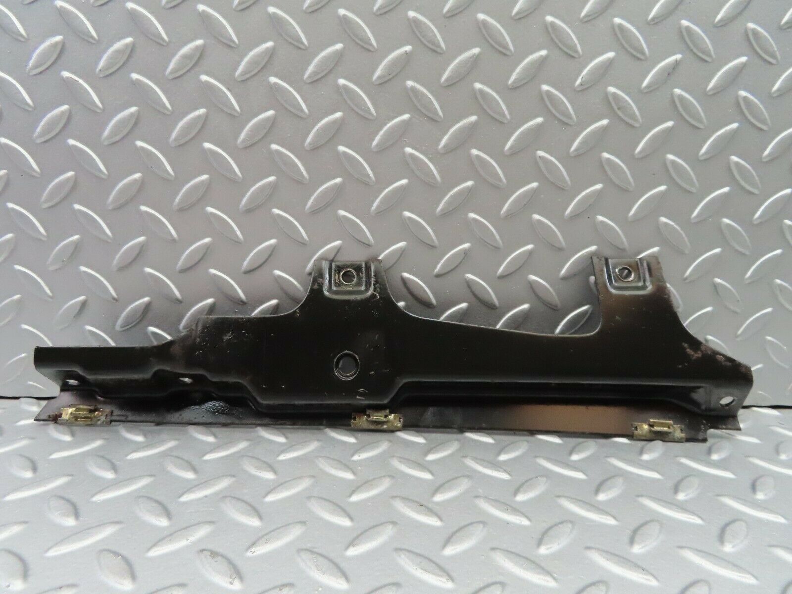 6888 Mercedes-Benz C107 350SLC Coupe Rear Left Inner Window Seal Holder Bracket