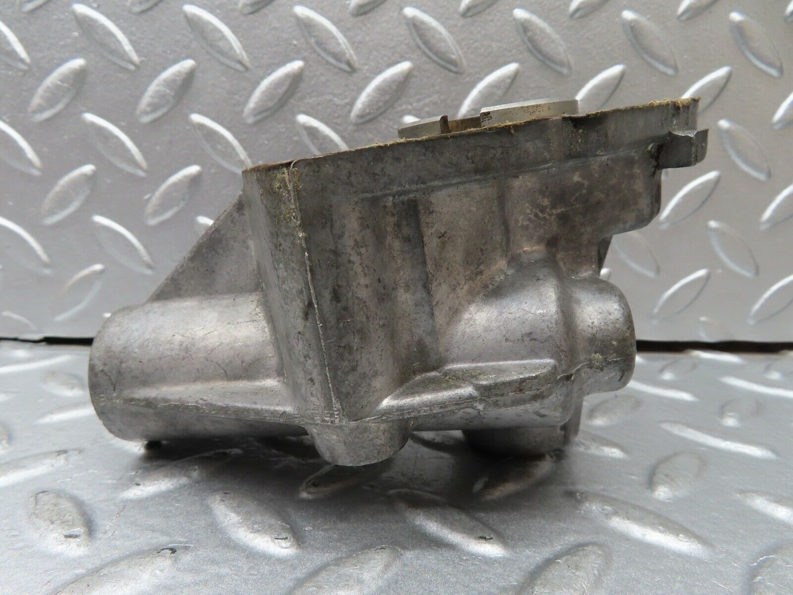 20358 Mercedes-Benz W114 280CE Coupe Ignition Distributor Housing 1101580215