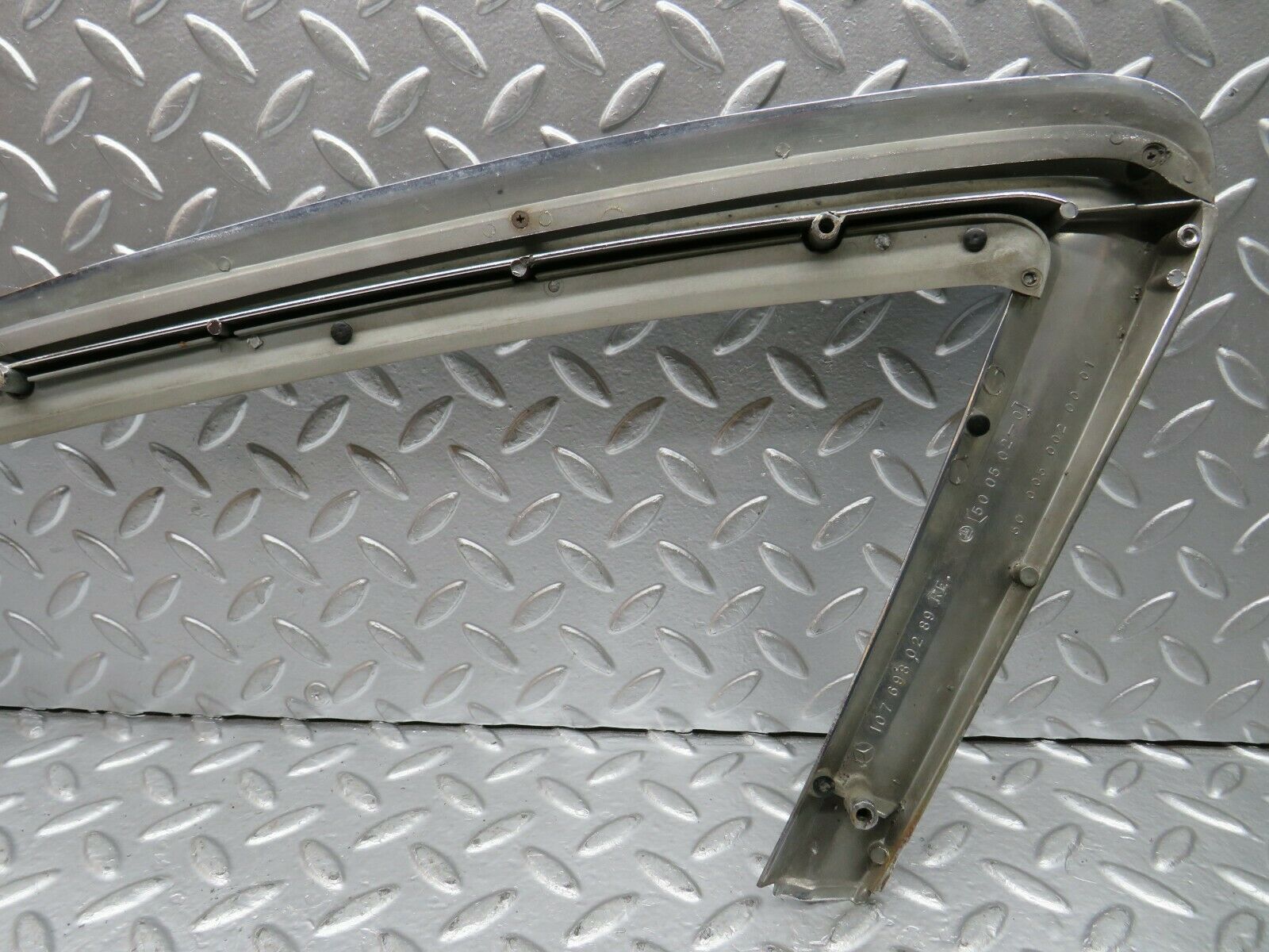 22732 Mercedes-Benz C107 450SLC Coupe Rear Window Trim Right 1076980289