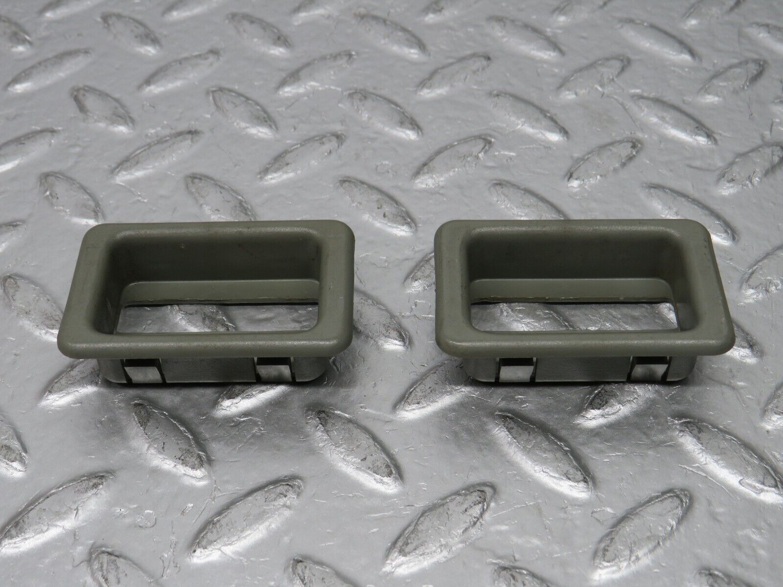 31388 Mercedes-Benz S124 220TE Wagon Trunk Roll Compartment Cover 1248680181