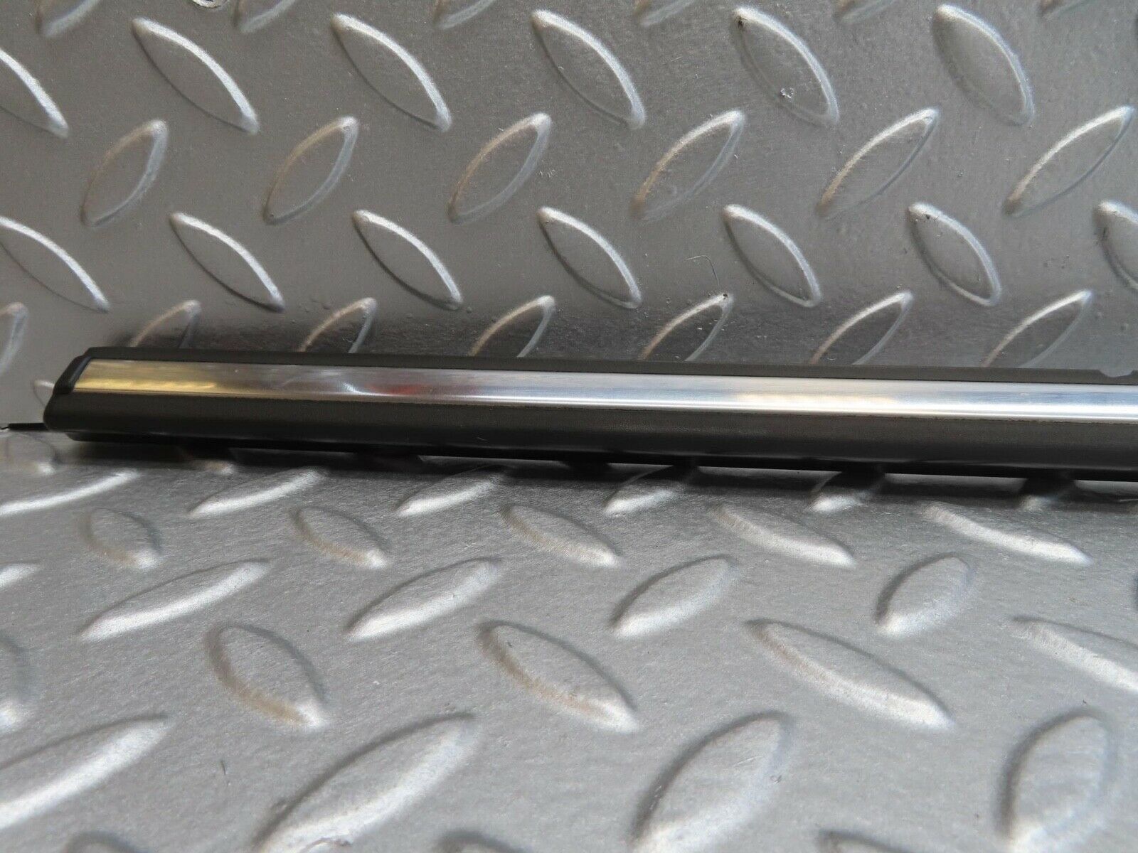 13450 Mercedes-Benz W123 200 Rear Left Fender Wing Centre Moulding Trim