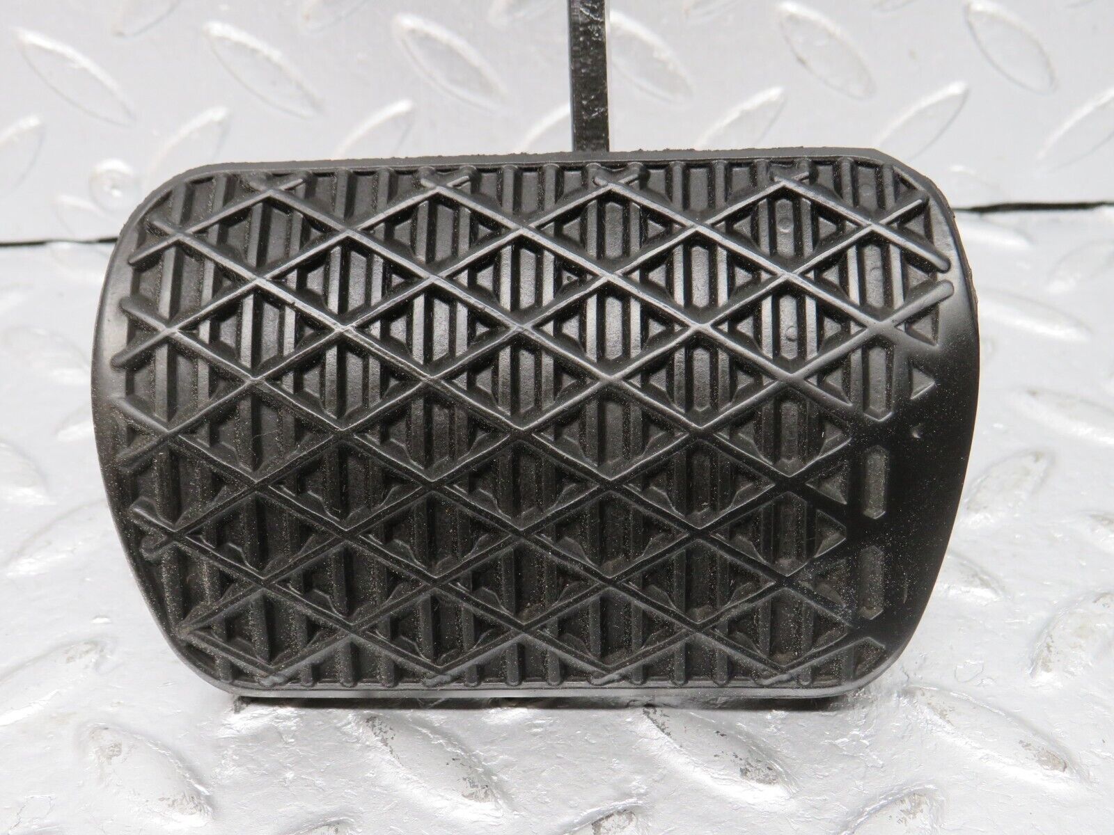 39449 Mercedes-Benz R129 320SL Coupe Brake Pedal With Rubber 1232910082