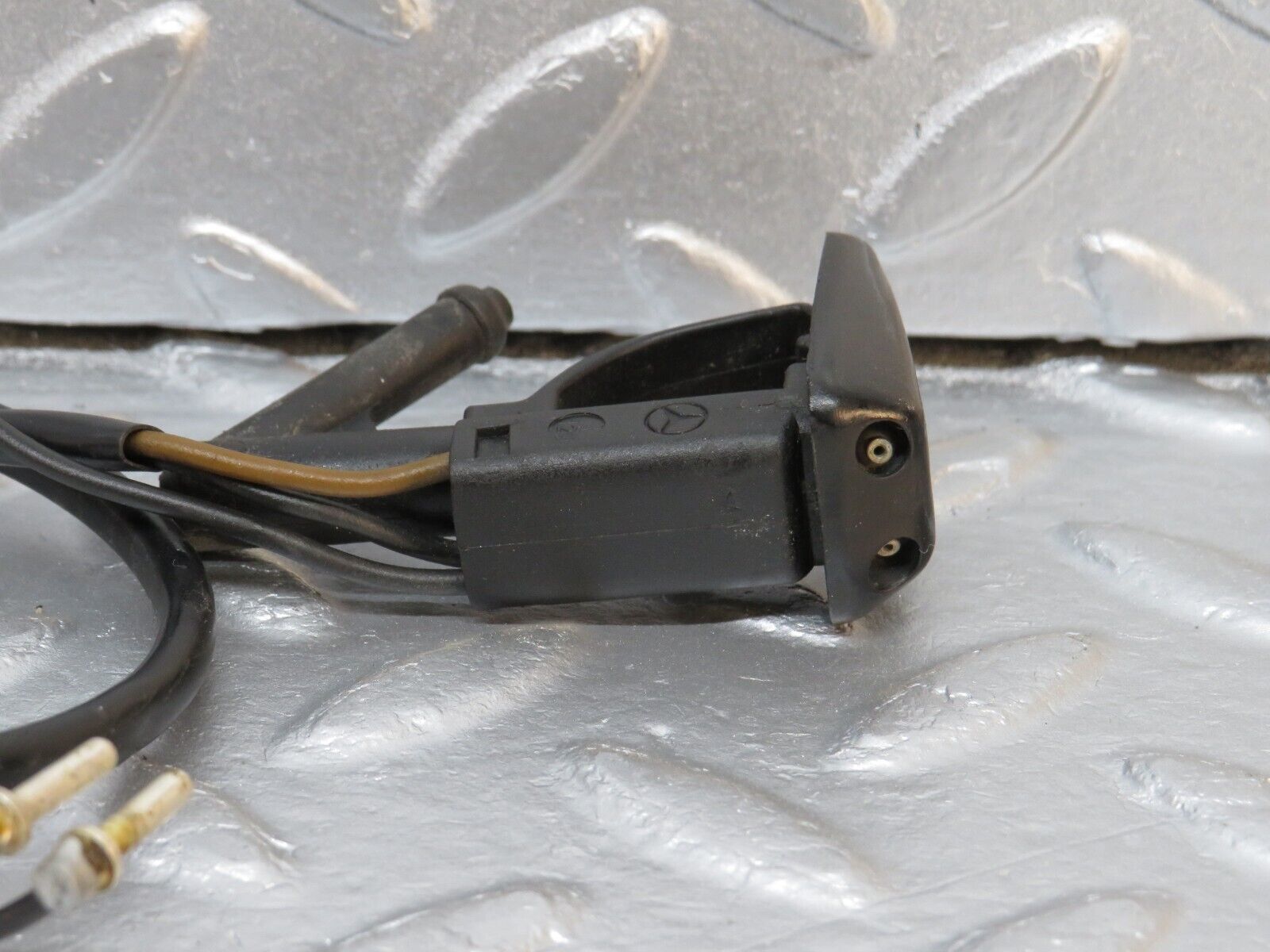 39740 Mercedes-Benz R129 320SL Coupe Windscreen Washer Nozzle