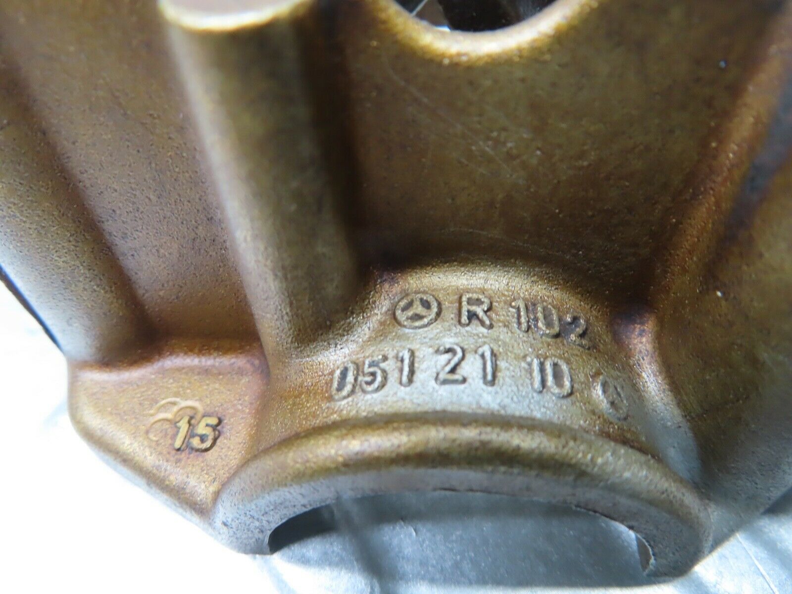 21272 Mercedes-Benz W123 230E Rocker Arms Camshaft Bearing Block 1020512110