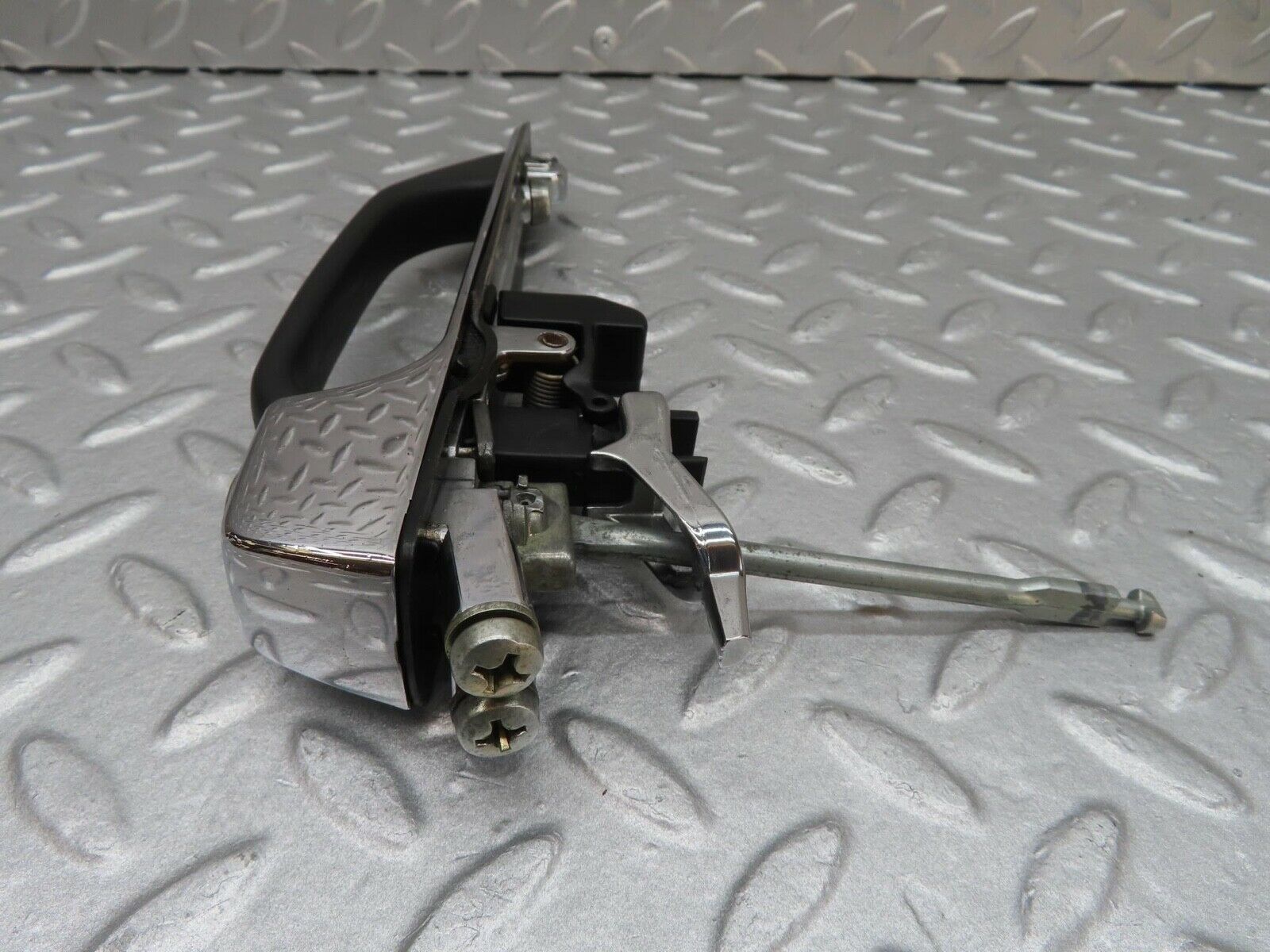 15966 Mercedes-Benz W123 280E Front Right Exterior Door Handle No Key