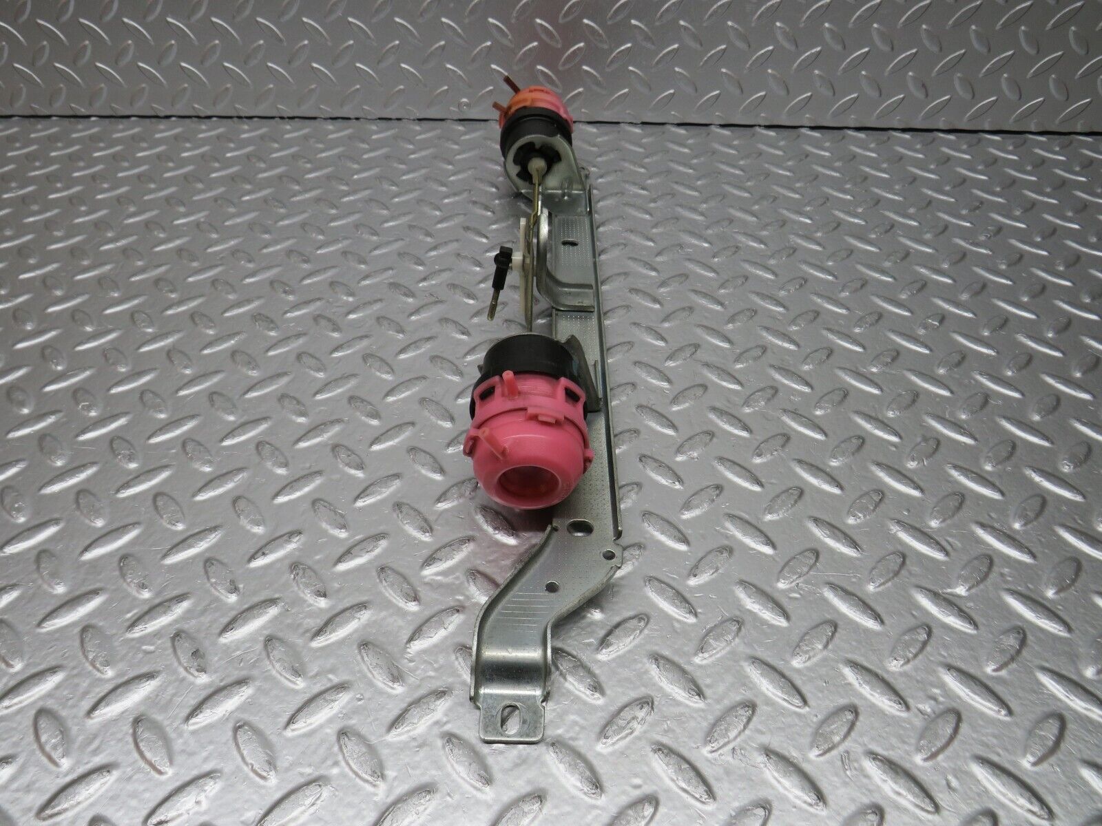 31355 Mercedes-Benz S124 220TE Wagon Heater Box Vacuum Actuator 9061820412